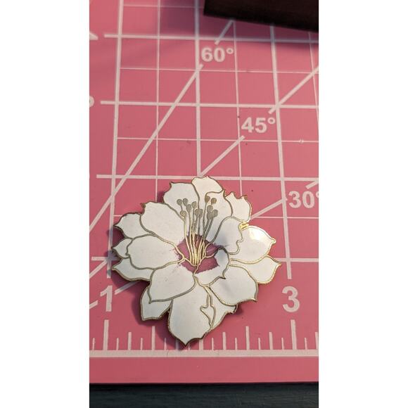 Vintage White Pink Gold Hibiscus Brooch - Picture 4 of 4